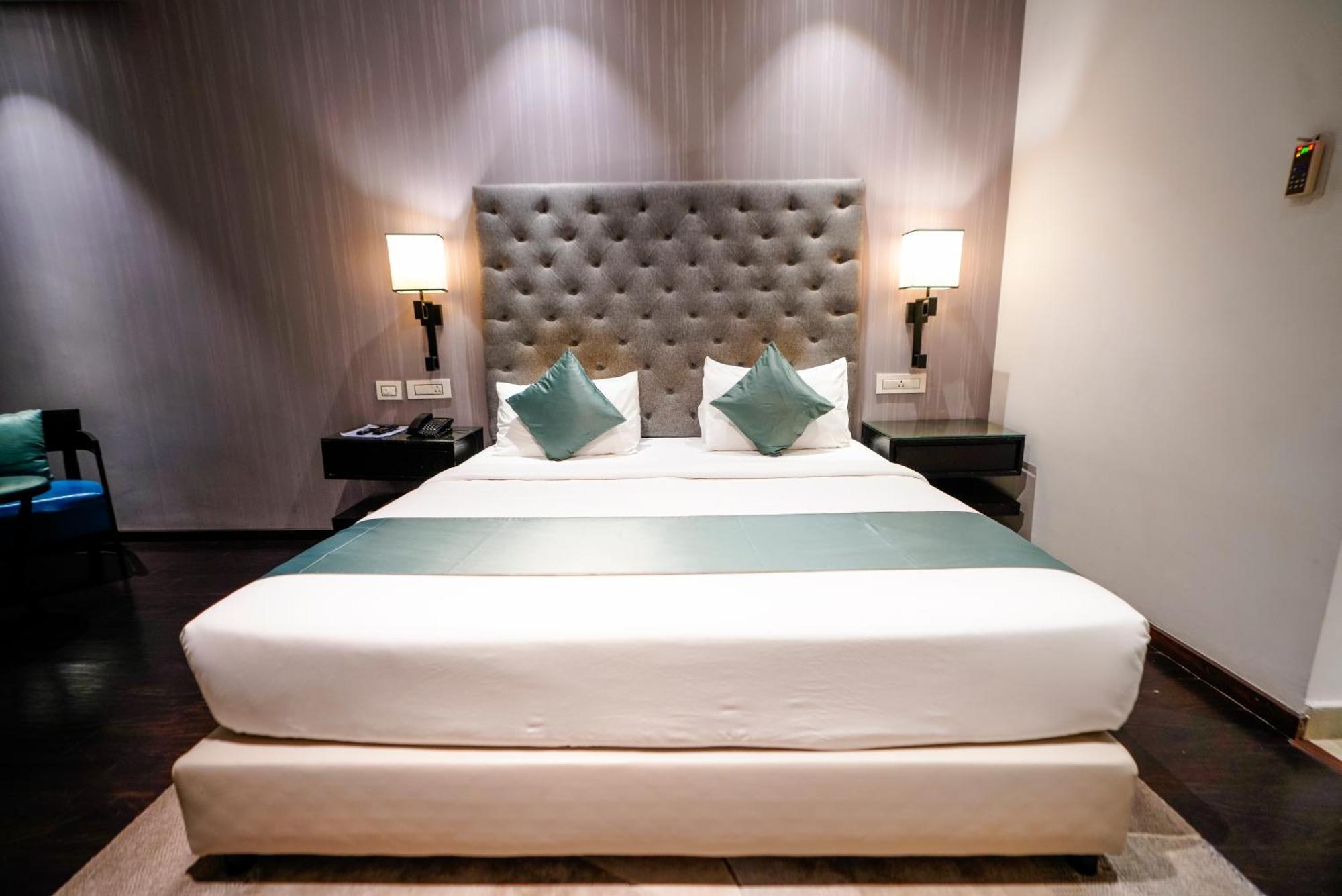 Hotel Deccan Serai, Hitec City, היידראבד מראה חיצוני תמונה