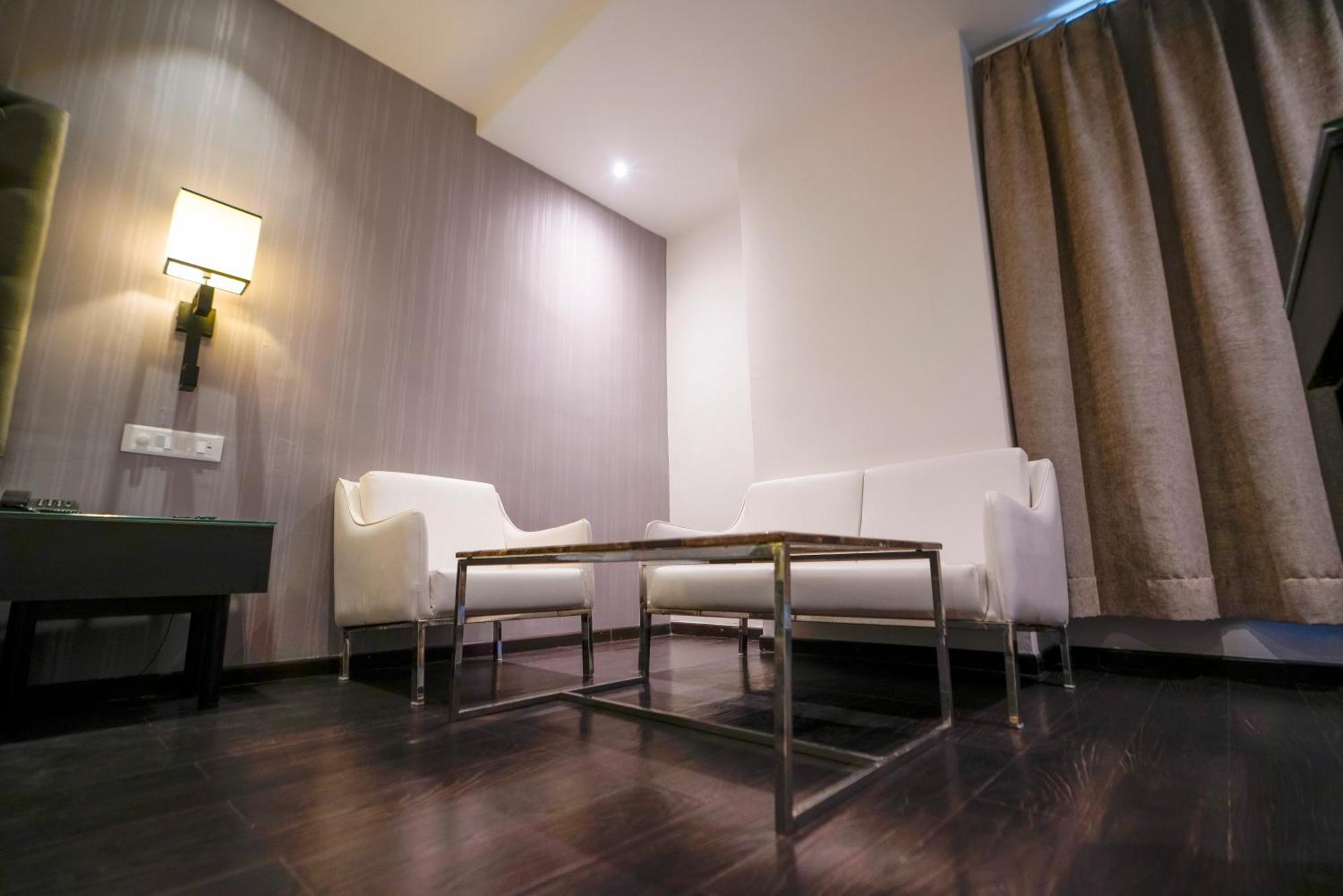 Hotel Deccan Serai, Hitec City, היידראבד מראה חיצוני תמונה