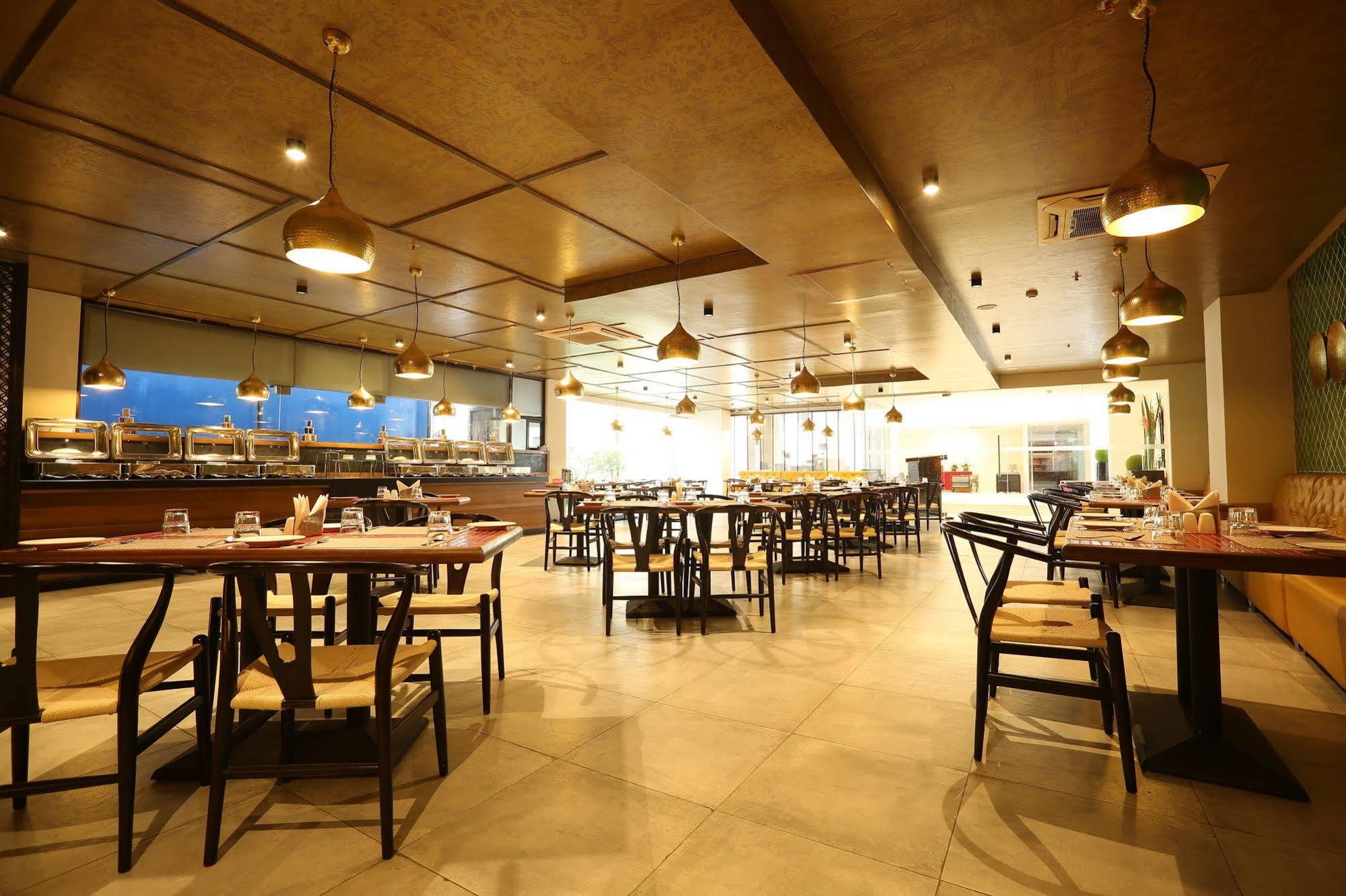 Hotel Deccan Serai, Hitec City, היידראבד מראה חיצוני תמונה