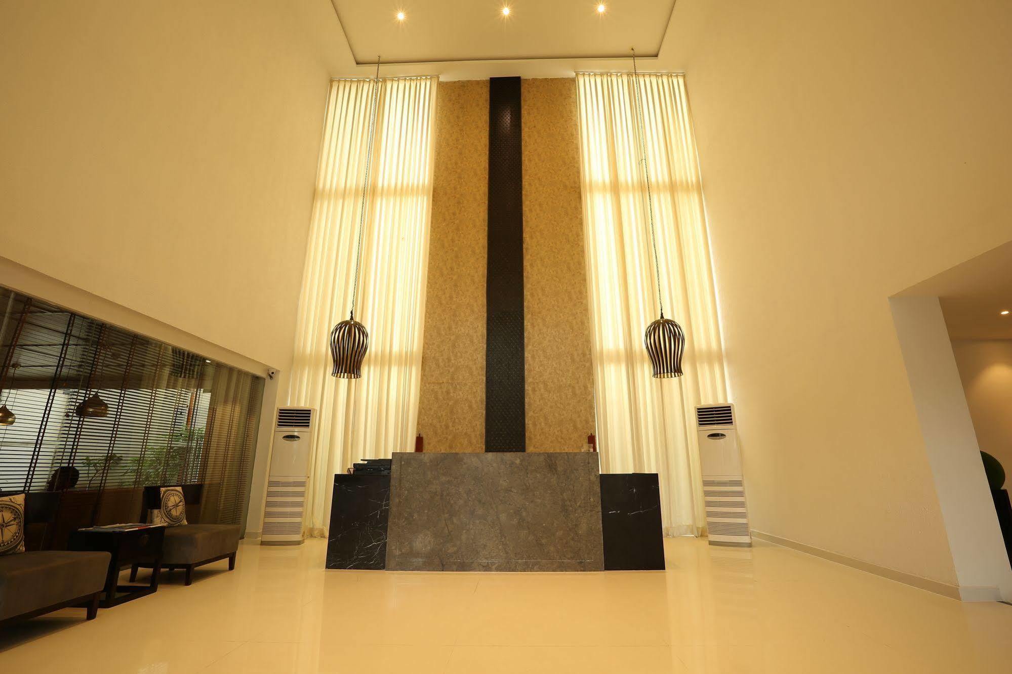 Hotel Deccan Serai, Hitec City, היידראבד מראה חיצוני תמונה