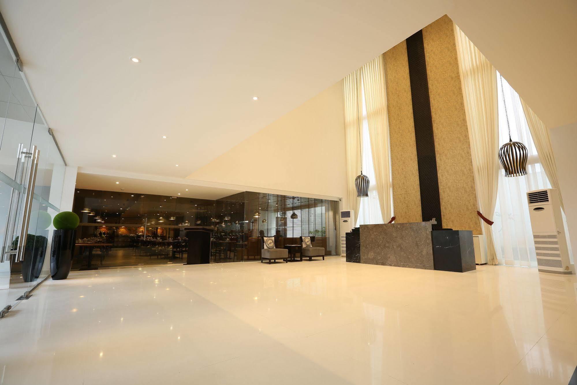 Hotel Deccan Serai, Hitec City, היידראבד מראה חיצוני תמונה